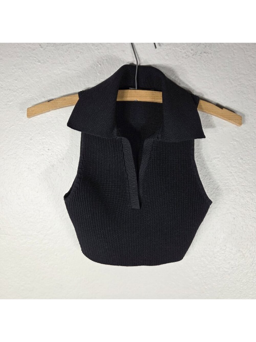 Babaton Cropped Collared Black Ribbed Tank Top Size XS Women's V-Neck